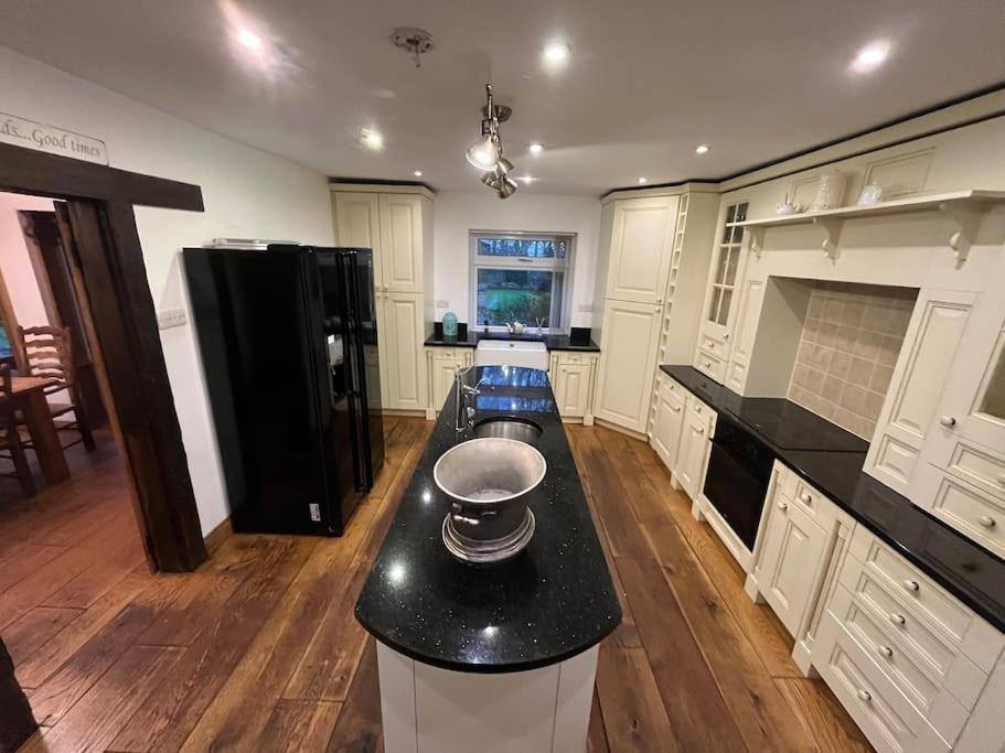 Вилла Brownhills Eaton  Экстерьер фото